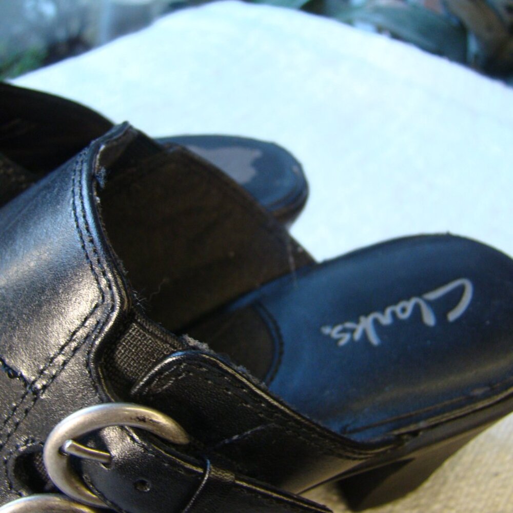 Clarks black genuine leather silver buckle medium heeled clog mules, size 6 - Picture 5 of 7